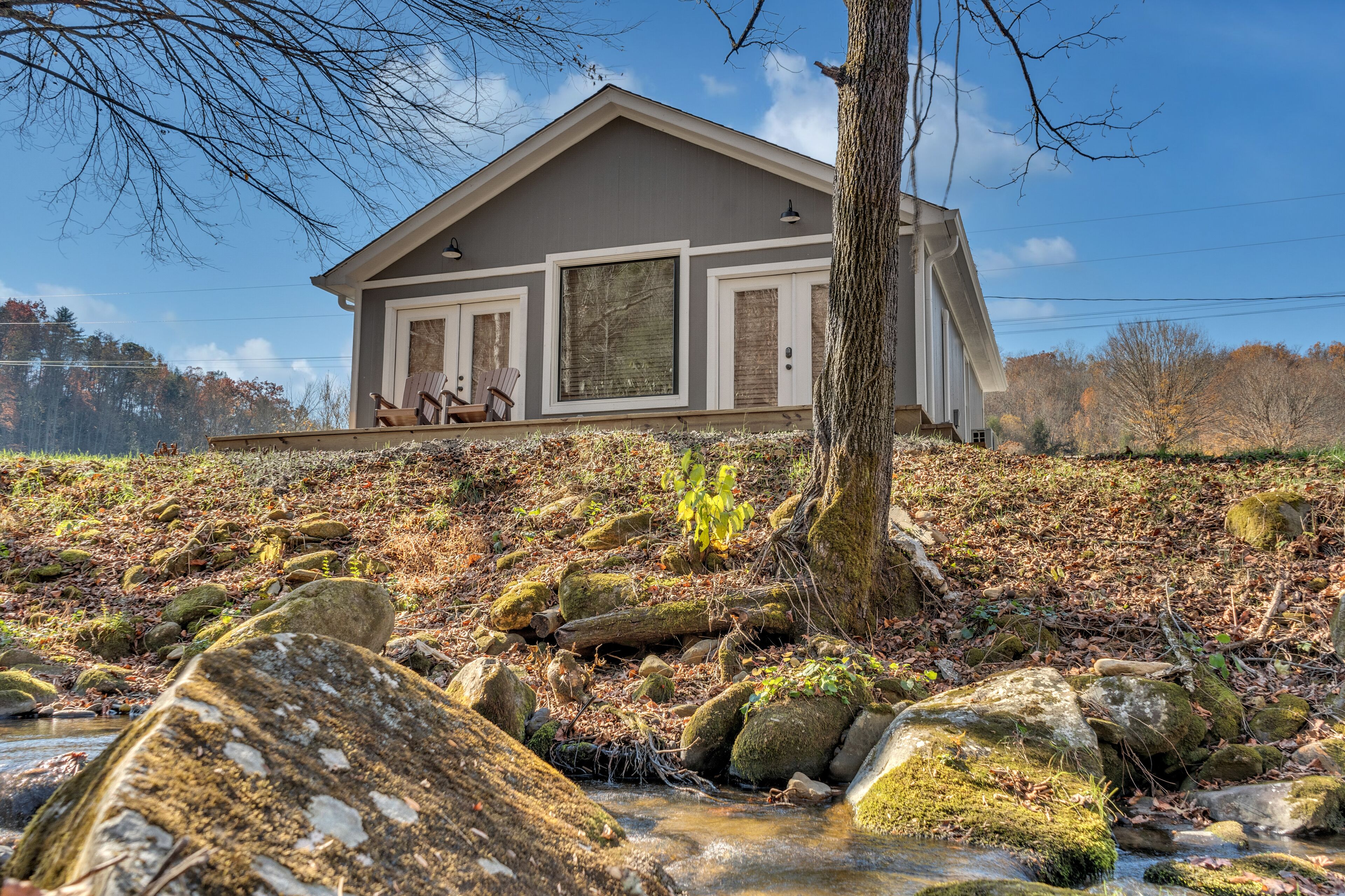 Getaway Cottage - $951 in FREE Attraction Tickets each paid day!!!