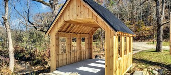 Ivy's Cottage, Pickleball Court, Creek, WIFI, Mountain Views, Starting at $79"