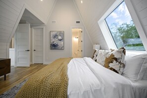 5 bedrooms, travel cot, free WiFi, bed sheets