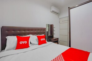Economy Double Room | Laptop workspace, free WiFi, bed sheets - Hotel O A1 Pakis Argosari (Surabaya)