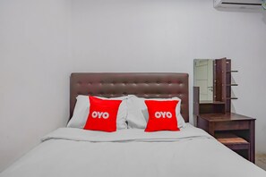 Kamar Double Ekonomi | Ruang kerja ramah laptop, Wi-Fi gratis, dan seprai linen