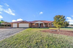 Exterior - Country paradise estate only 10 km from Canberra border and 30 mins to CBD.
 (Springrange)