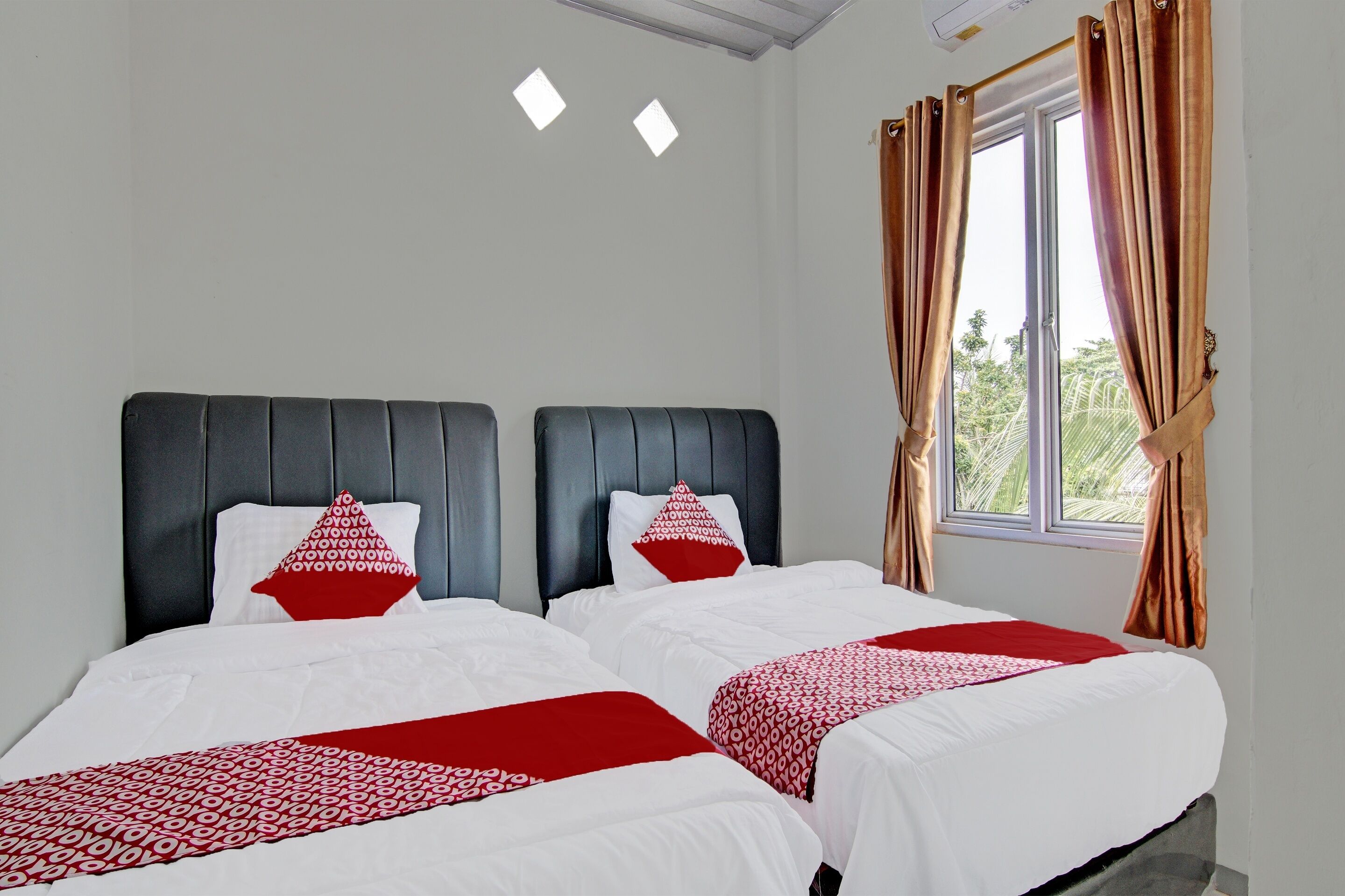 Deluxe Twin Room | Laptop workspace, free WiFi, bed sheets