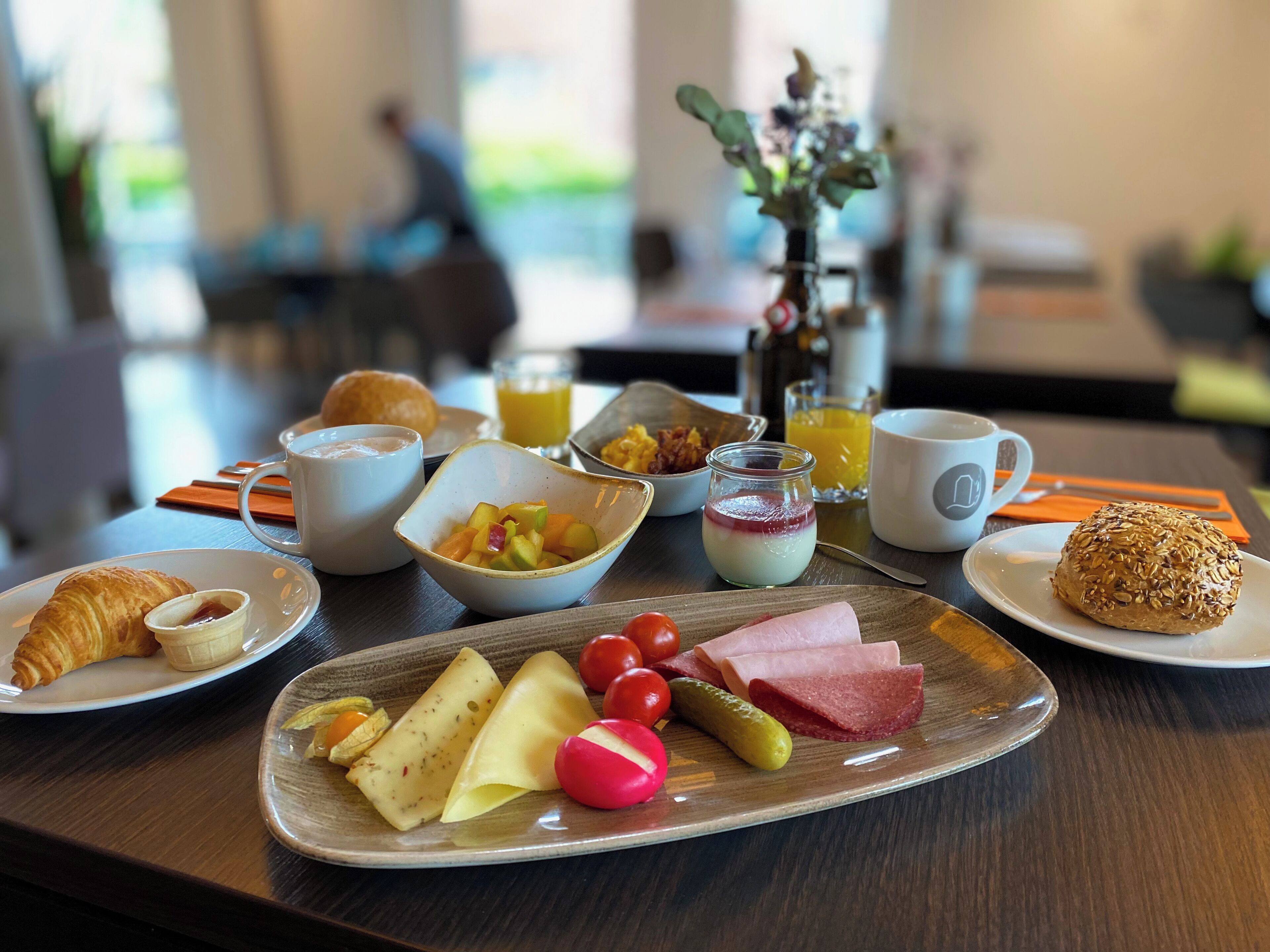 Tägliches Frühstücksbuffet (19.50 EUR pro Person)