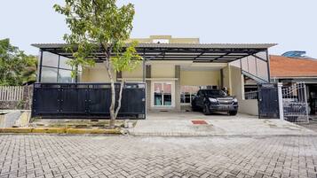 ด้านหน้าที่พัก