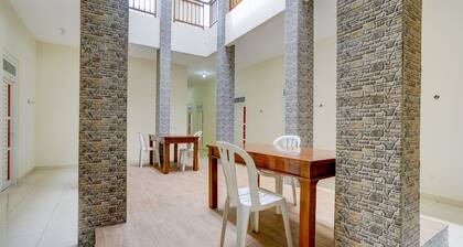 OYO 90173 Innapp Tenggilis Family Residence