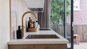 Réfrigérateur, four, plaque de cuisson, lave-vaisselle