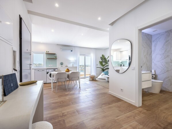 Interior - City Centre Ocean View Apartment (Lagos)