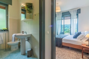 2 chambres, fer et planche Ă repasser, Wi-Fi gratuit, draps fournis
