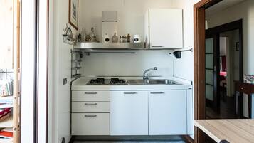 Réfrigérateur, micro-ondes, four, lave-vaisselle