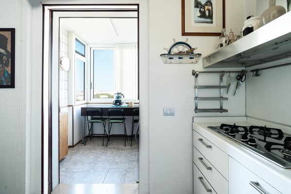 Refrigerador, microondas, horno y lavavajillas 
