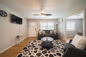 Smart TV, books - Cozy Brick Ranch Home owned and operated by an Army Soldier!!! (Columbus)