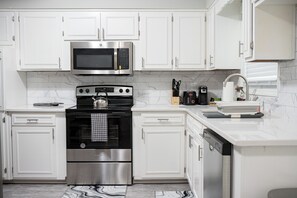 Fridge, microwave, oven, stovetop - Cozy Brick Ranch Home owned and operated by an Army Soldier!!! (Columbus)