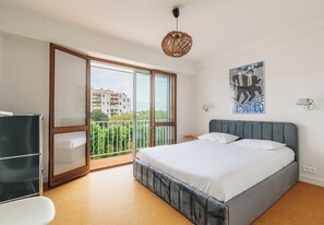 2 soverom, strykejern/-brett, reiseseng for barn og wi-fi