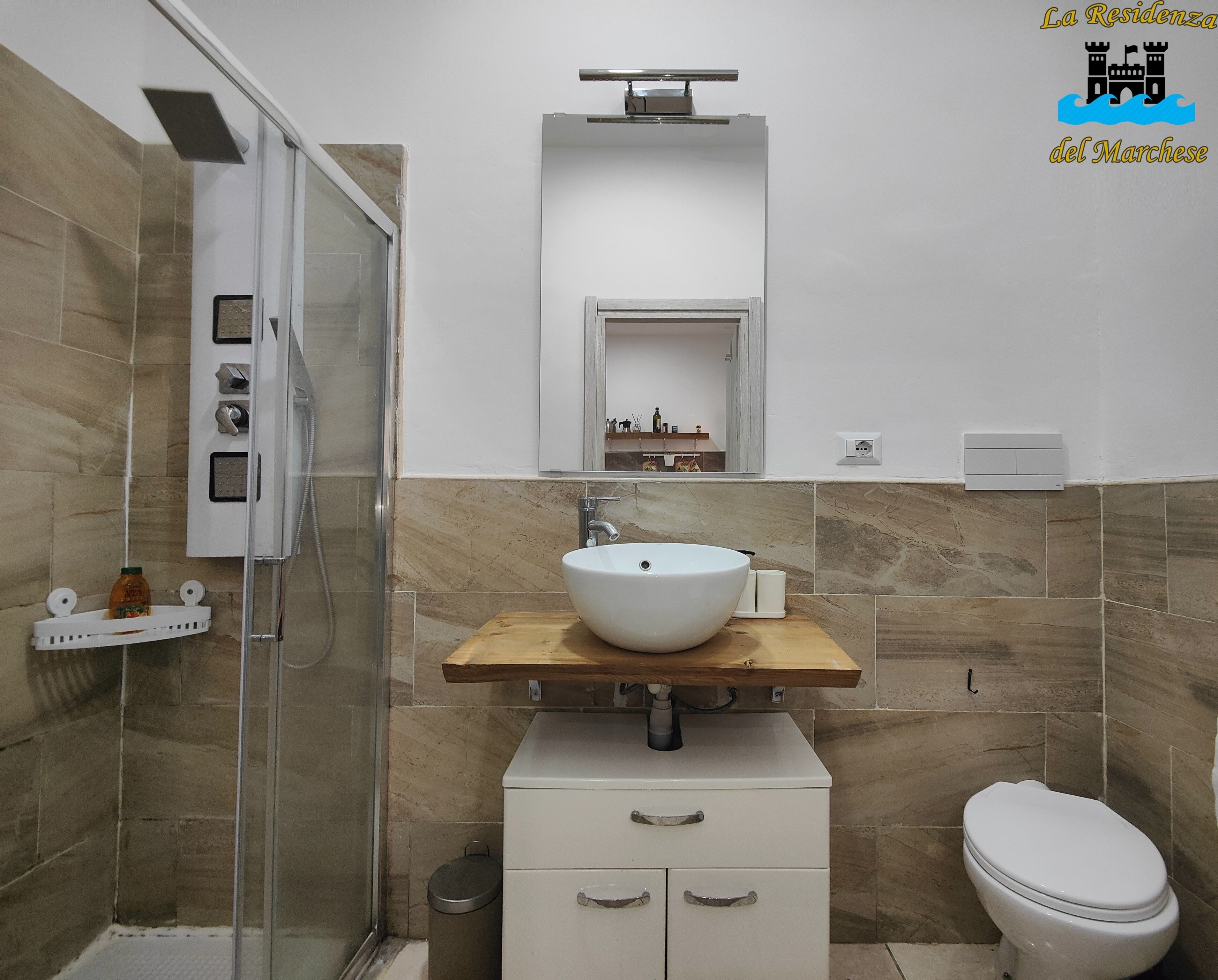 Douche, sèche-cheveux, peignoirs, bidet
