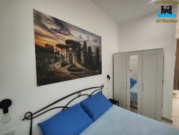 1 Schlafzimmer, Schreibtisch, schallisolierte Zimmer