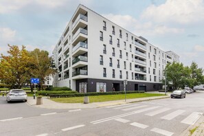 Exterior - Stylish Apartment With AC by Renters (Warsaw)