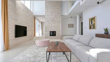 Villa, 5 Schlafzimmer, barrierefrei, eigener Pool | Wohnzimmer | Kamin