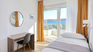 Villa, 5 Schlafzimmer, barrierefrei, eigener Pool | 5 Schlafzimmer, Zimmersafe, Schreibtisch, kostenlose Babybetten