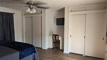 4 bedrooms, desk, free WiFi, bed sheets