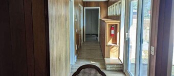 Peaceful 4BR ranch w/ hot tub, fire pit & quick access to Ste. Genevieve’s wineries & shops.