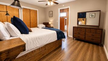 4 bedrooms, desk, iron/ironing board, travel crib