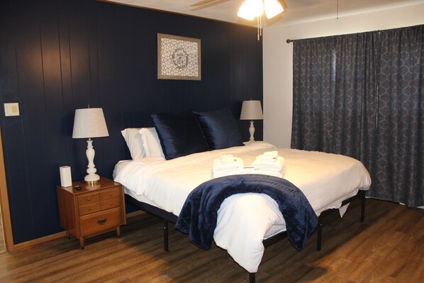 4 bedrooms, desk, free WiFi, bed sheets