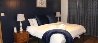 Peaceful 4BR ranch w/ hot tub, fire pit & quick access to Ste. Genevieve’s wineries & shops.