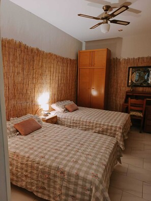 2 bedrooms, desk, iron/ironing board, WiFi