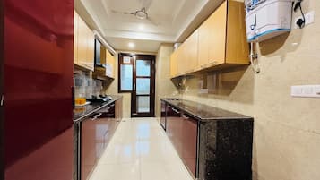 Habitación triple de lujo | Cocina privada | Parrilla de estufa, tetera eléctrica y tostadora