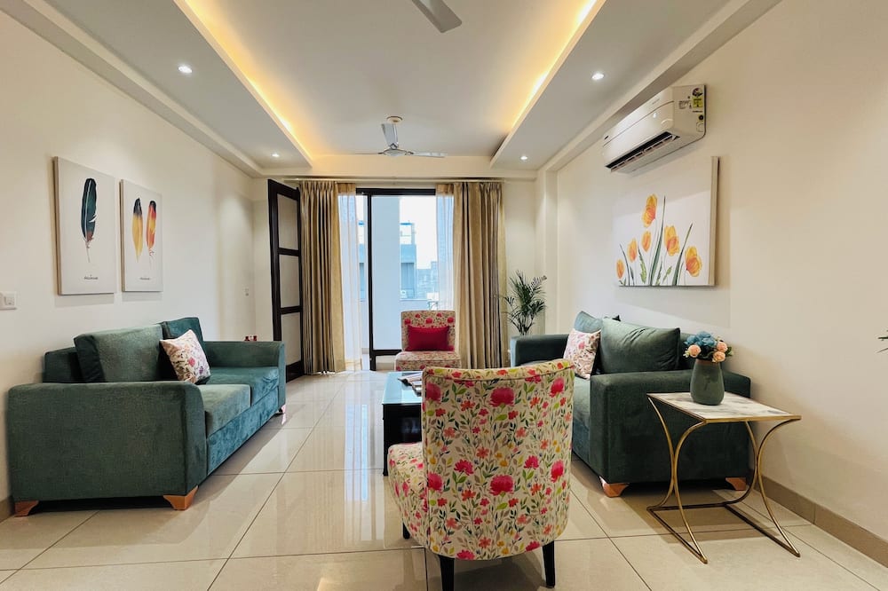 BluO 3BHK Golf Course Road Balcony Lift
