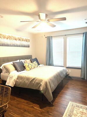 3 Schlafzimmer, Schreibtisch, Bügeleisen/Bügelbrett, WLAN
