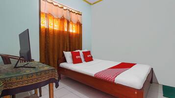 Standard Double Room | Laptop workspace, free WiFi, bed sheets