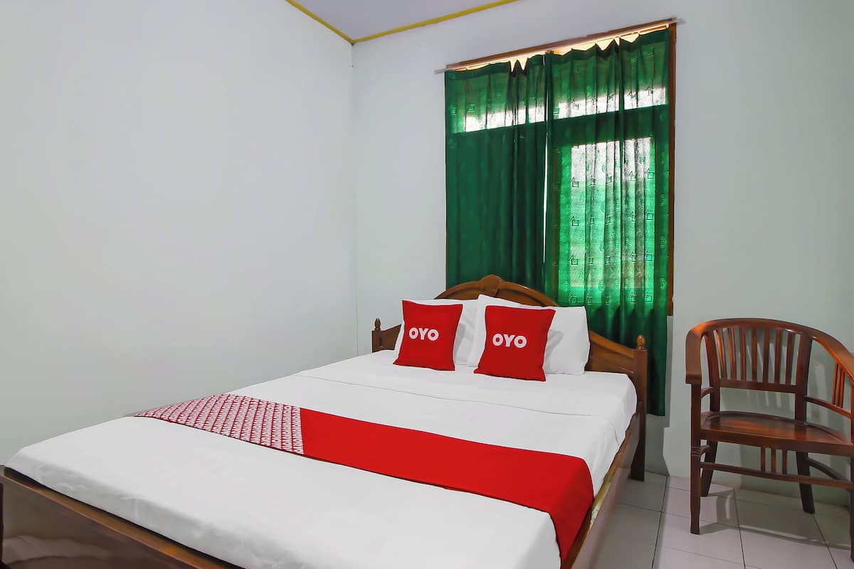 Habitación doble estándar | Espacio para trabajar con laptop, wifi gratis y ropa de cama