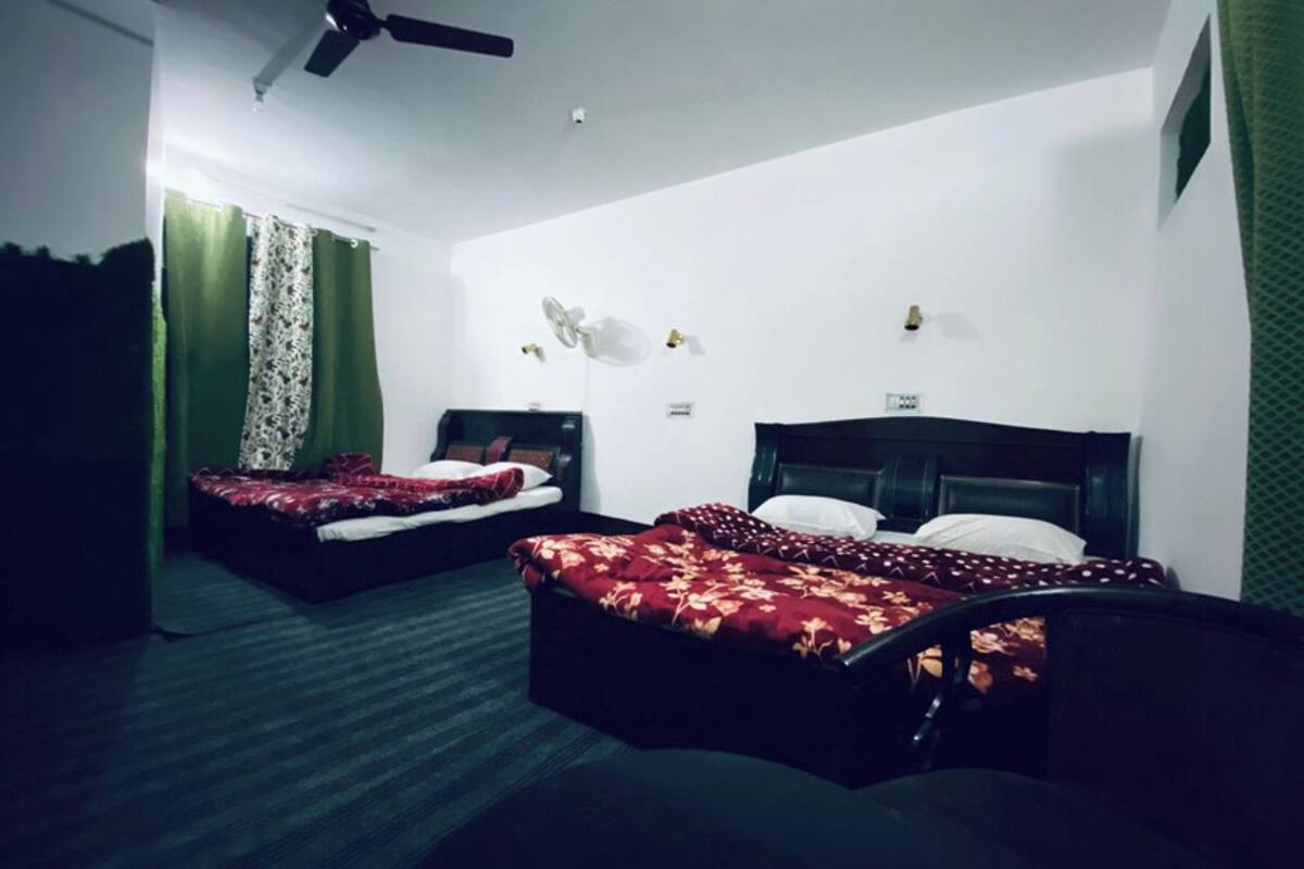 WiFi (free), bed sheets
