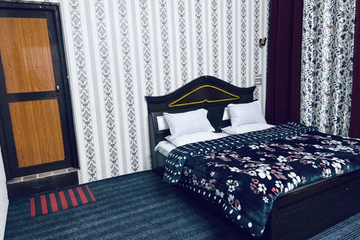 Deluxe Double Room | WiFi (free), bed sheets