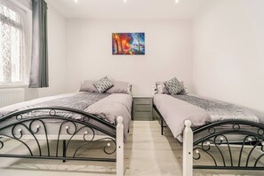 2 bedrooms, iron/ironing board, free WiFi, bed sheets