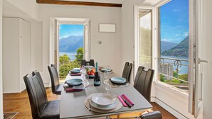 标准公寓, 2 间卧室, 阳台 (Mirador Del Lago with Lake View) | 用餐