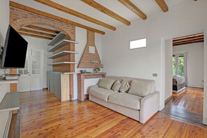Standard Apartment, Multiple Bedrooms (Mirador Del Lago) | Living area