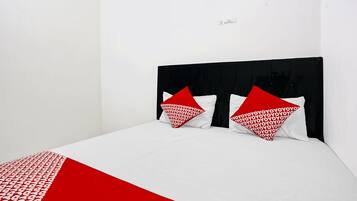 غرفة ديلوكس مزدوجة | مكتب ومساحة عمل للكمبيوتر المحمول وواي فاي مجانًا وملاءات أسرّة