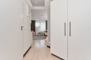 Apartment, 1 Schlafzimmer, Küche | 2 Schlafzimmer, individuell eingerichtet, laptopgeeigneter Arbeitsplatz