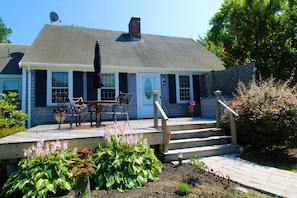 Outdoor dining - Tucked Away Home Offering Privacy But Conveniently Close To Main St (2315) (Wellfleet)
