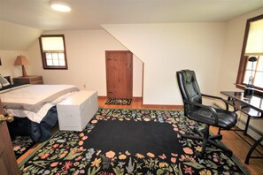 3 bedrooms, desk, iron/ironing board, WiFi - Tucked Away Home Offering Privacy But Conveniently Close To Main St (2315) (Wellfleet)