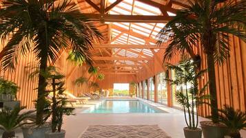 Una piscina techada, una piscina climatizada