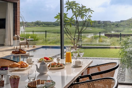 Desayuno completo todos los días (con cargo)