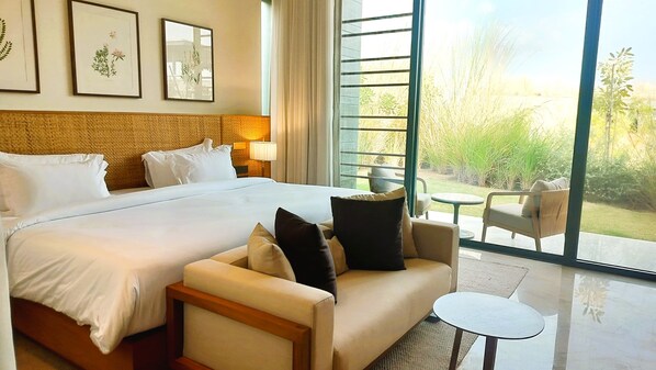 Habitación, vista al jardín (Zuper DeluxZ Room) | Caja de seguridad en la habitación y escritorio 