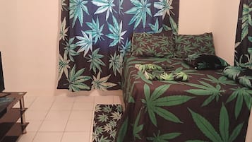 House | 1 bedroom, iron/ironing board, free WiFi, bed sheets