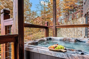 Outdoor spa tub