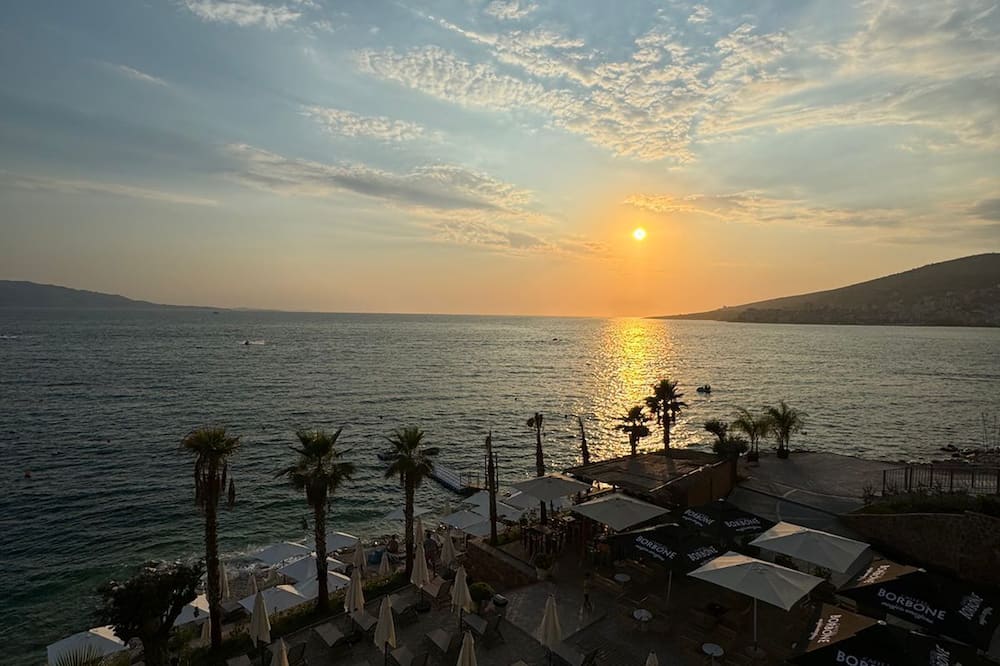 Joelle Premium Hotel