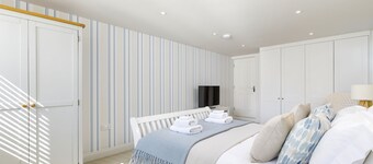 Mayaro Cottage by inspirestays.com - a cottage that sleeps 4+1 guests in 2 bedrooms